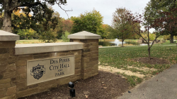 des peres, mo city hall sign